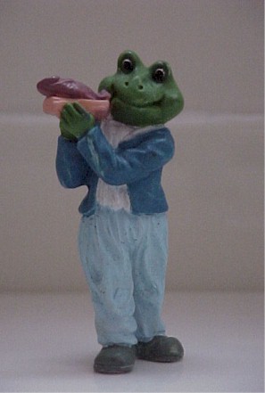 frogpics/waiter.jpg (24437 bytes)